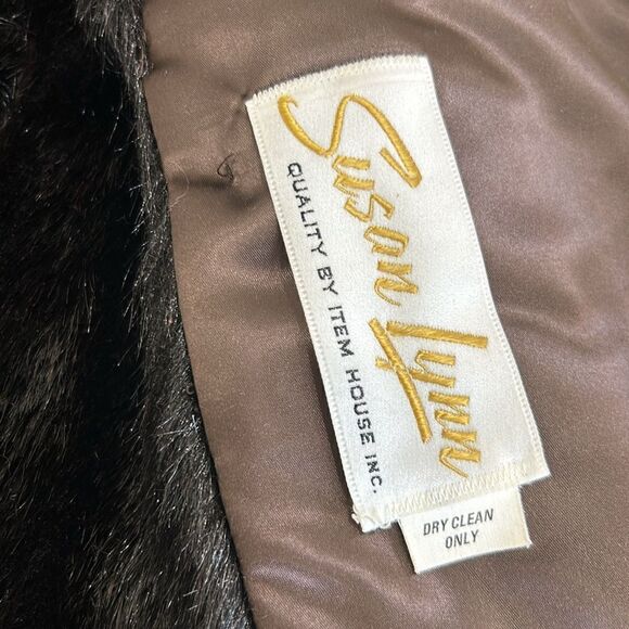 Susan Lynn fur shall - Picture 4 of 6